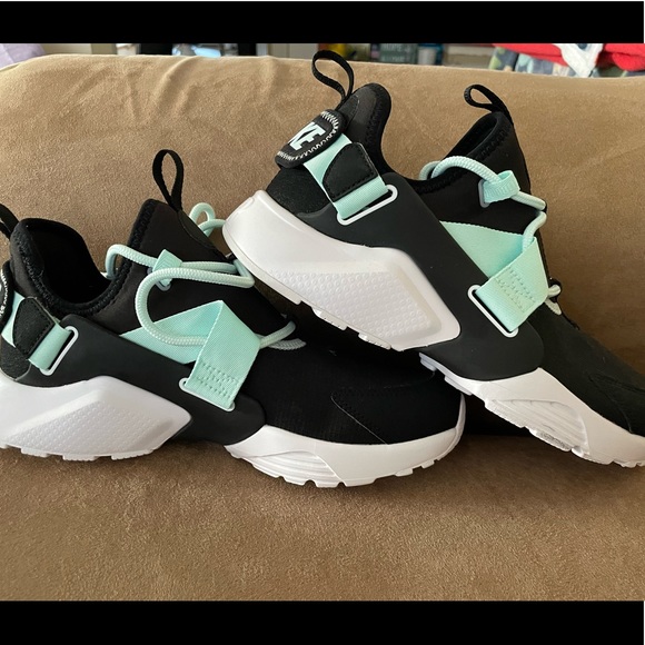 Nike Shoes - Womens Nike Huarache Sneakers